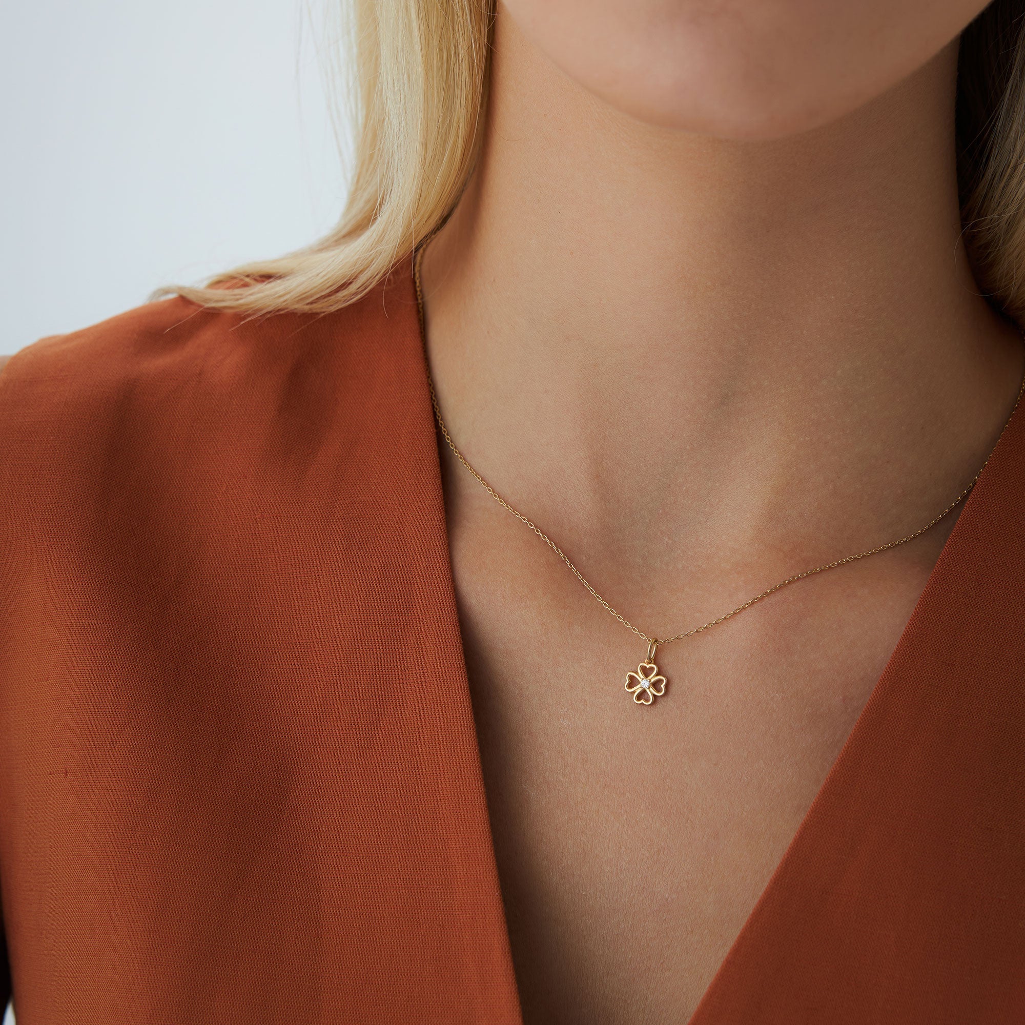 OBFJ1353 - 14k Single Diamond Clover Necklace 4