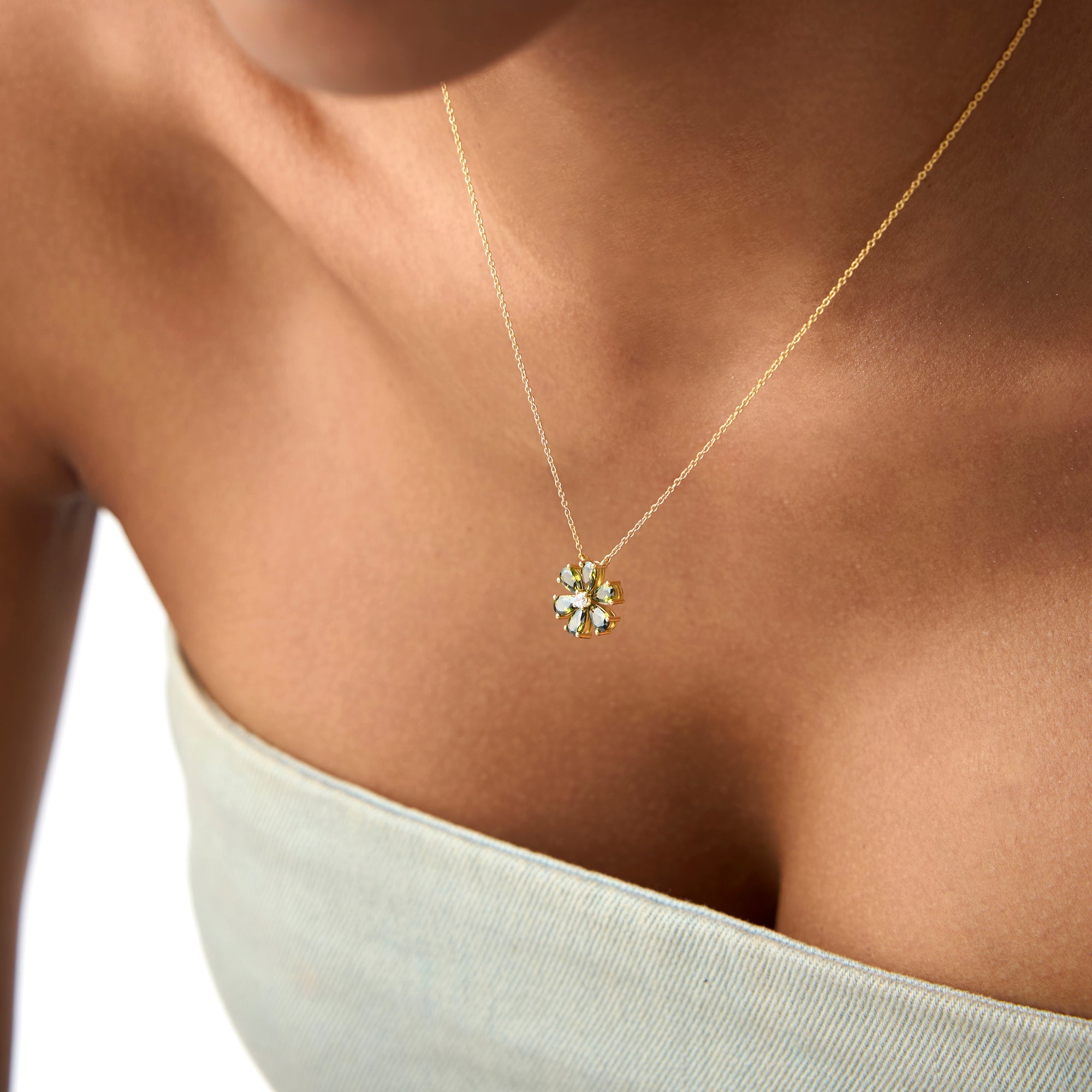 OBFJ0842 - 14K Gold Peridot Flower Necklace 5