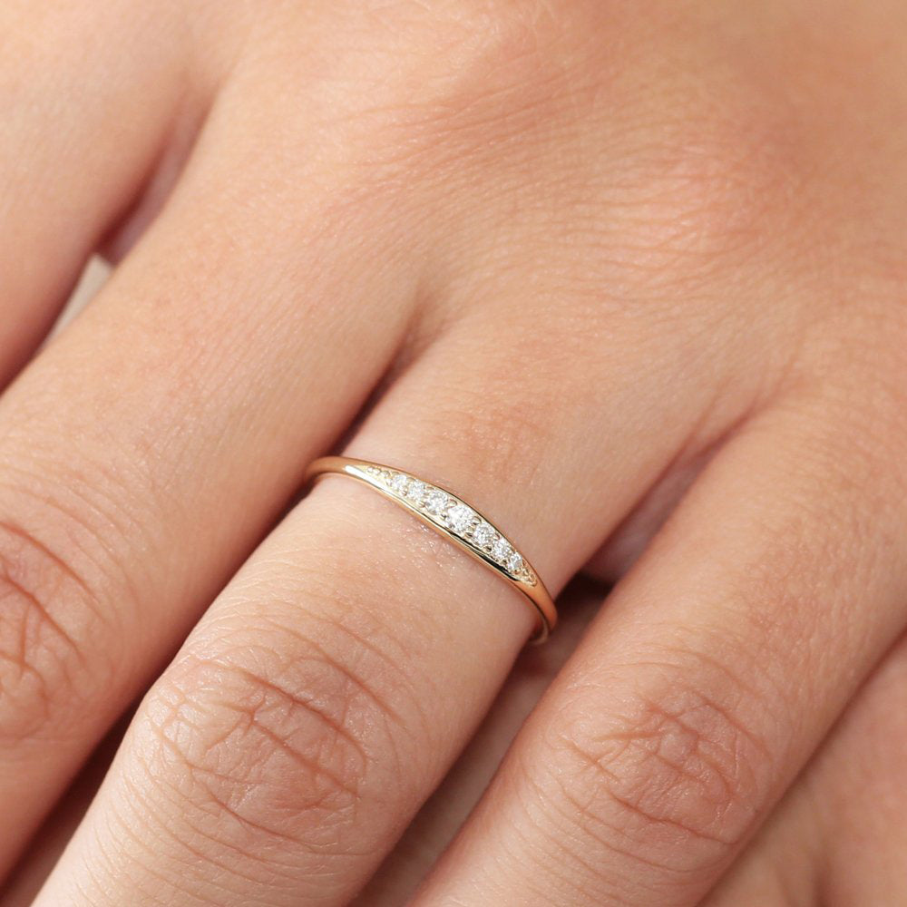 OBFJ1745 - 14k Graduating Diamond Wedding Band 2
