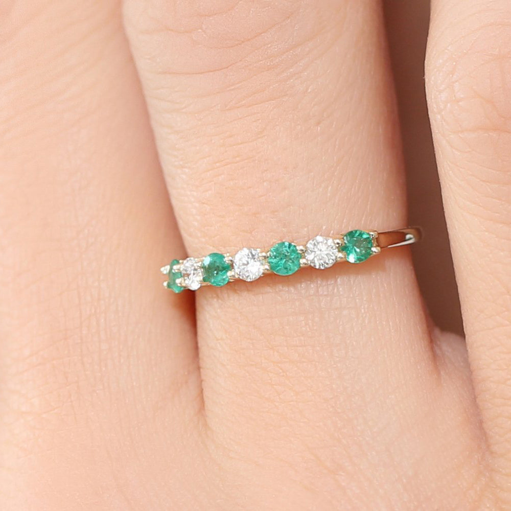 OBFJ1684 - 14K Gold Alternating Emerald and Diamond Wedding Band 4