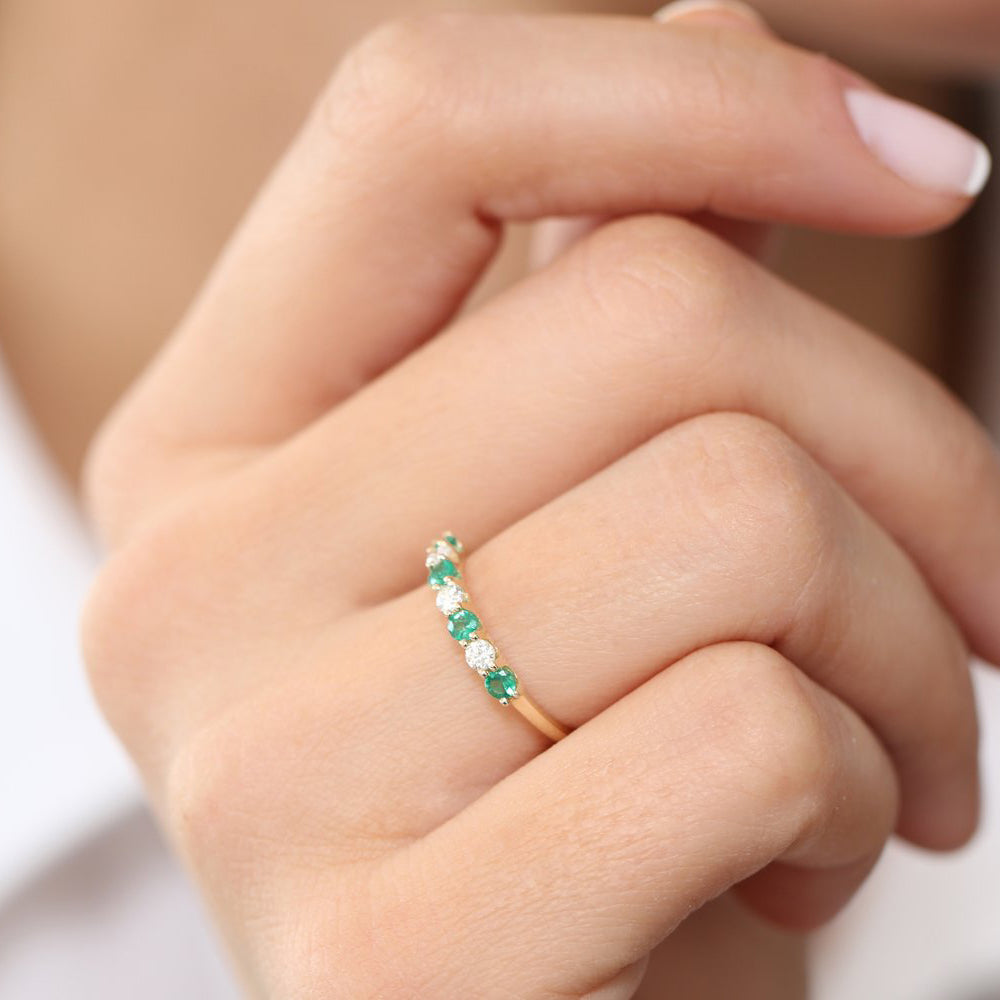 OBFJ1684 - 14K Gold Alternating Emerald and Diamond Wedding Band 2