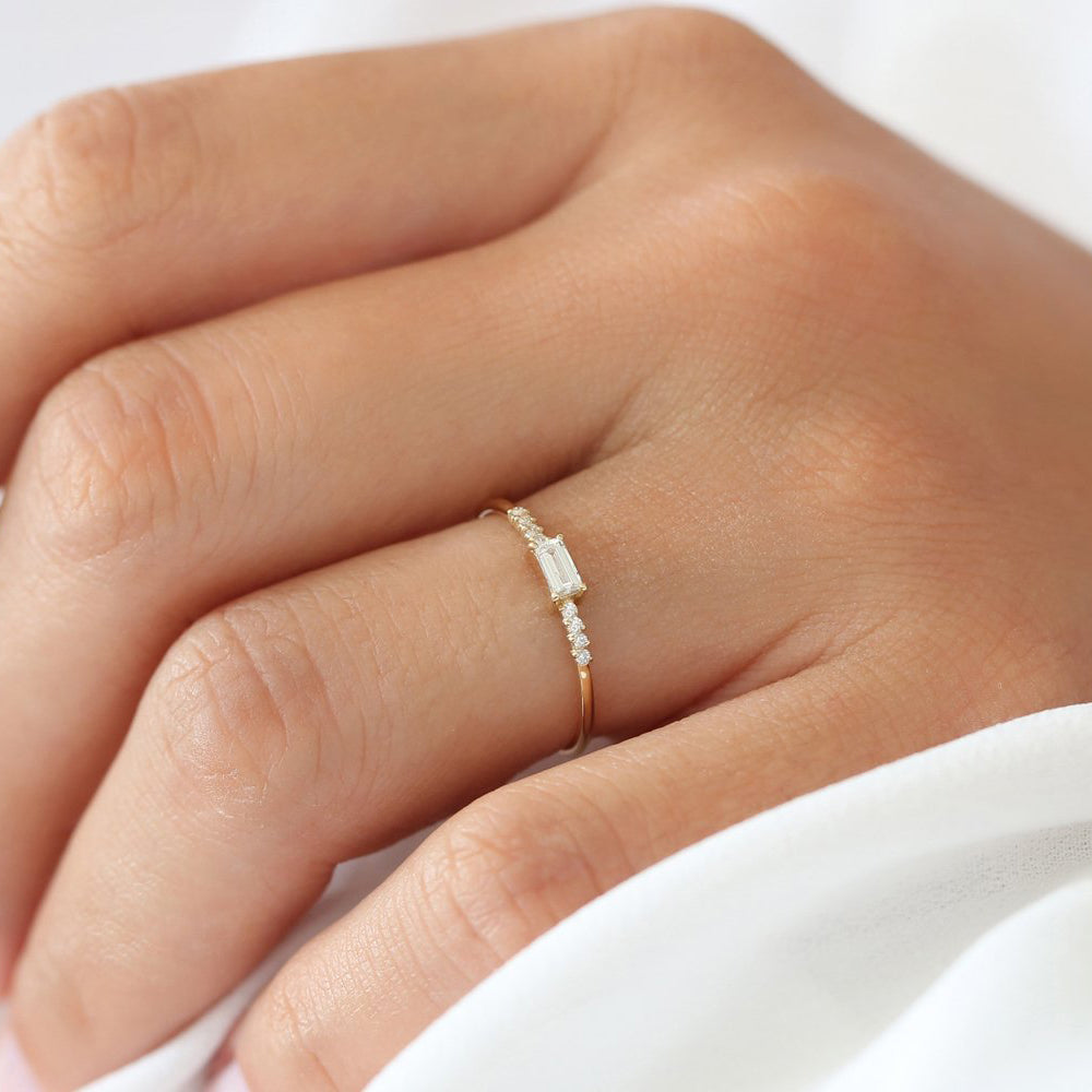 OBFJ1709 - 14K Gold Baguette & Round Diamond Engagement Ring 5