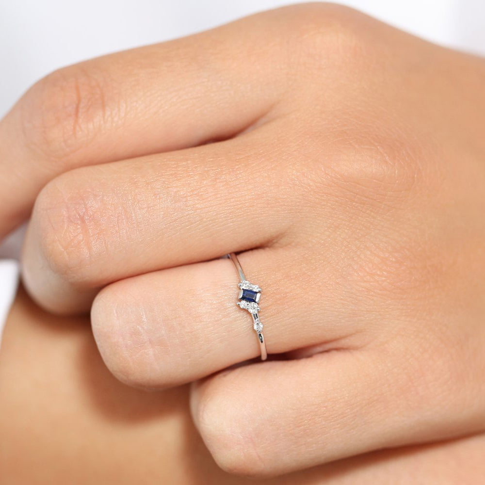 OBFJ1749 - 14K Gold Slanted Baguette Sapphire Ring 3
