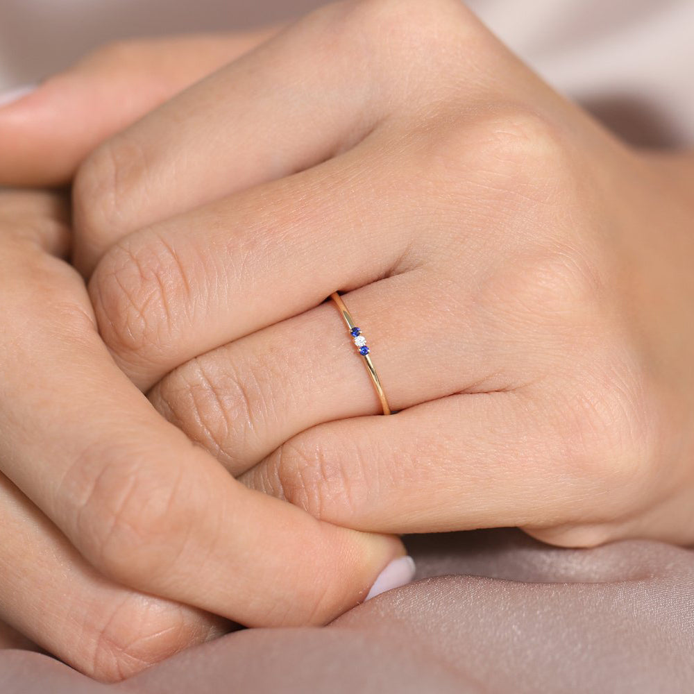 OBFJ1778 - 14K Gold Minimal Sapphire and Diamond Ring 2