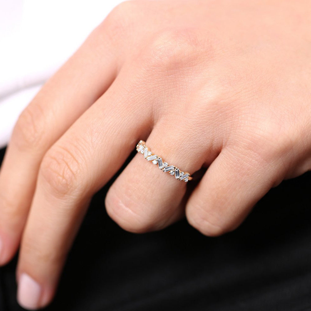 OBFJ1781 - 14K Gold Slanted Baguette and Round Diamond Ring 4