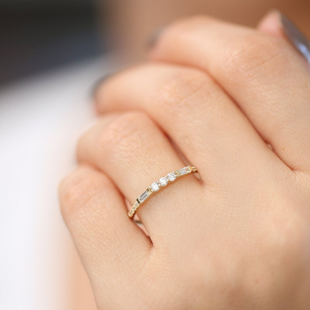 OBFJ1874 - 14K Gold Three Diamond Equilibrium Ring 2