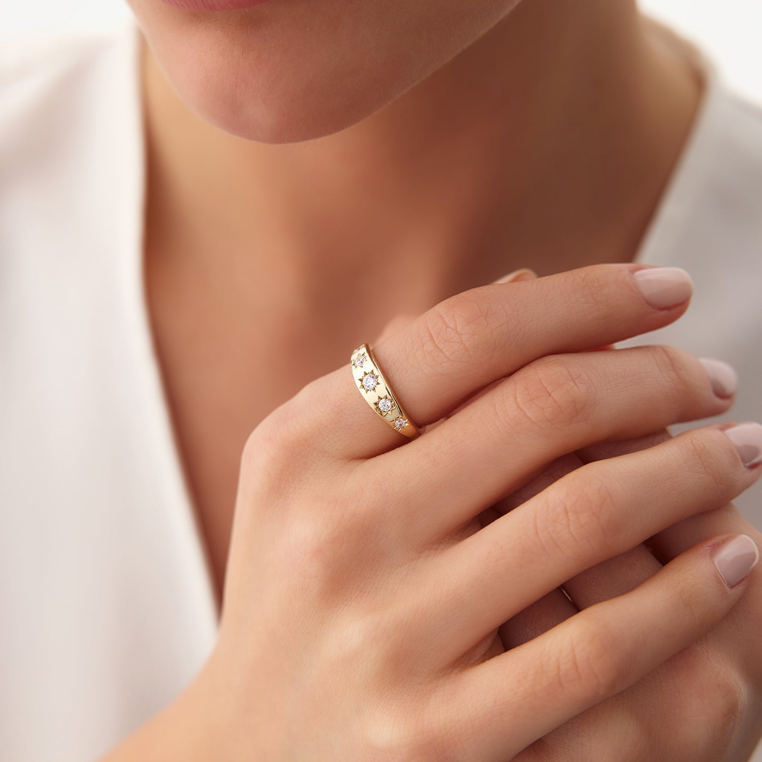 OBFJ2074 - 14k Gold Star Setting Graduating Diamond Statement Ring 3