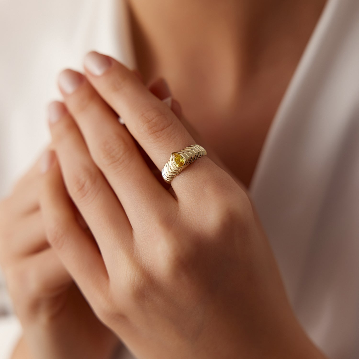 OBFJ1451 - 14k Pear Shape Citrine Beveled Ring 4