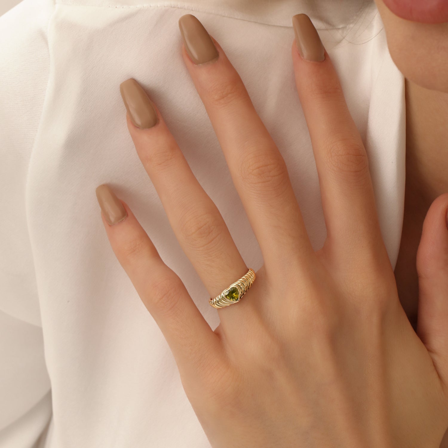 OBFJ1427 - 14k Heart Shape Peridot Beveled Ring 3