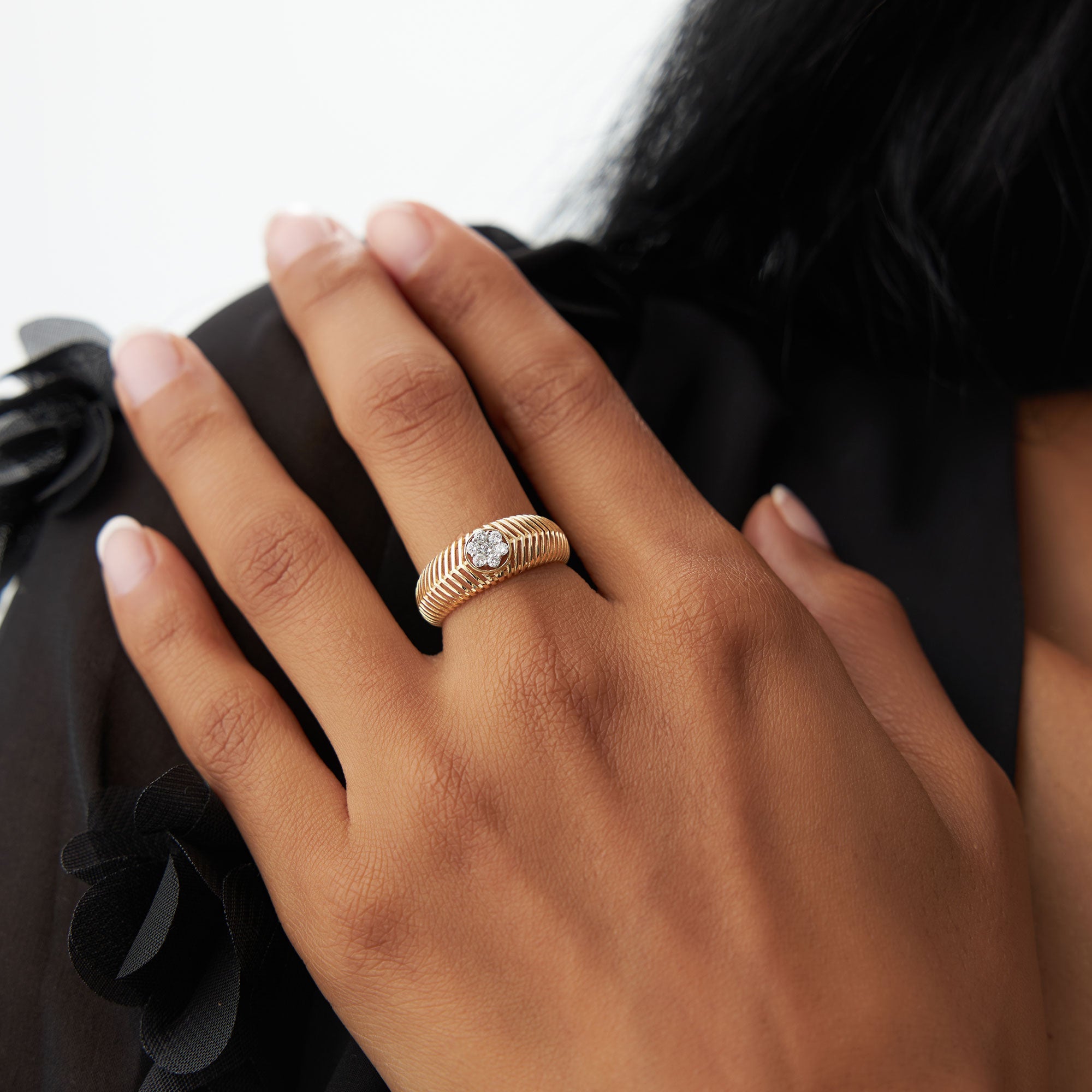 OBFJ1198 - 14k Unique Ribbed Illusion Setting Diamond Ring 3