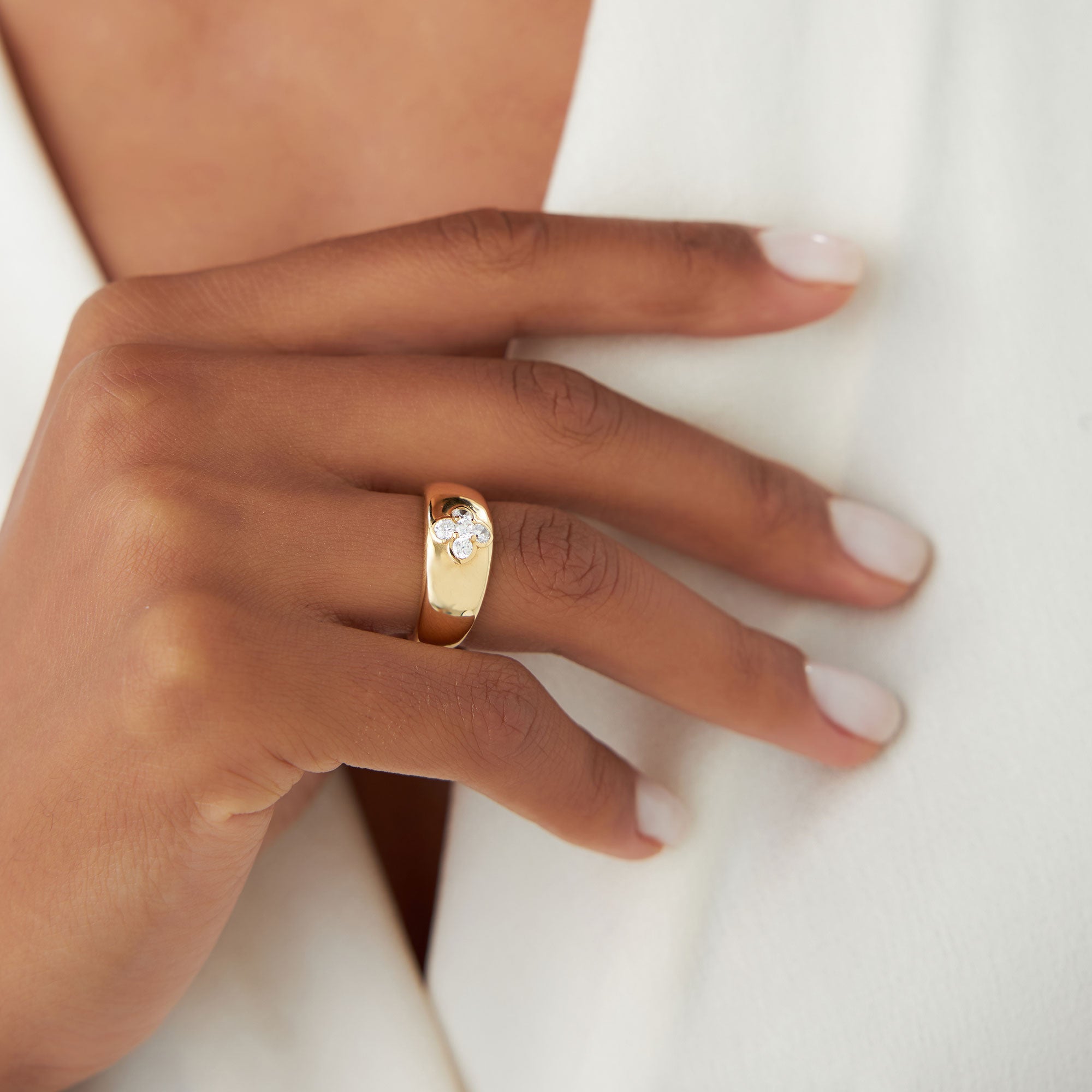 OBFJ1251 - 14k Chunky Diamond Clover Ring 2
