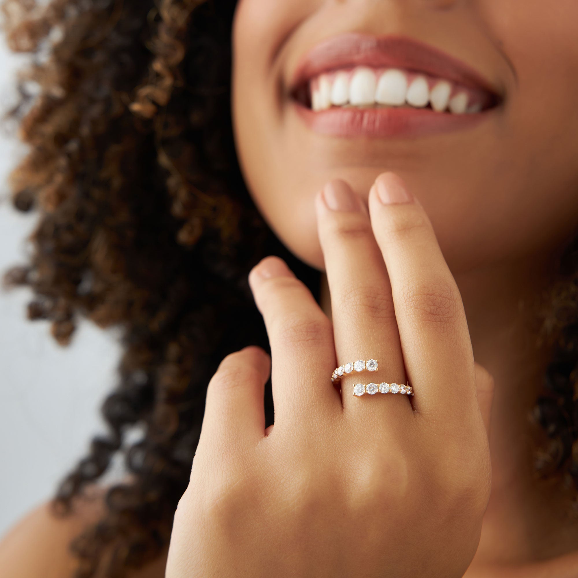 OBFJ1088 - 14k Cross Over Graduated Diamond Wrap Ring 3