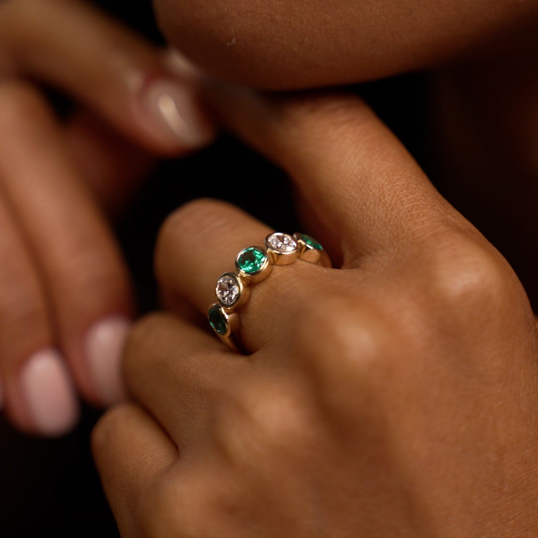 OBFJ0077 - 14K Gold Lab Grown Round Diamond and Emerald Anniversary Band 4