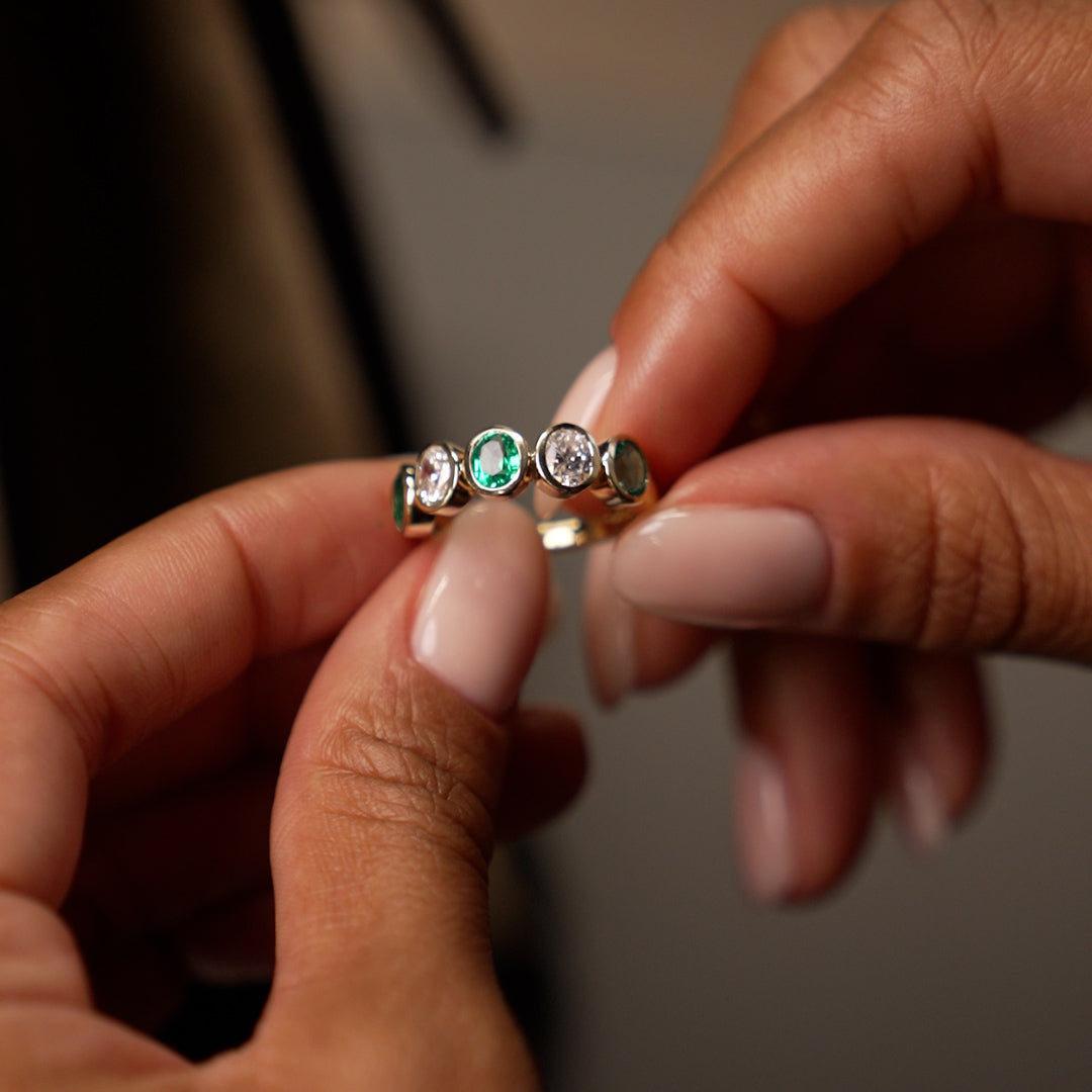 OBFJ0077 - 14K Gold Lab Grown Round Diamond and Emerald Anniversary Band 2