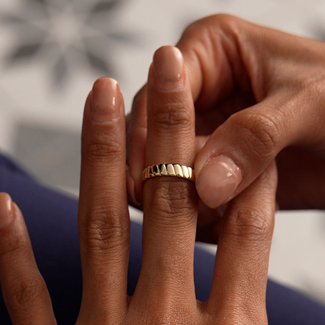 OBFJ0533 - 14K Gold Twisted Bold Band Ring 6