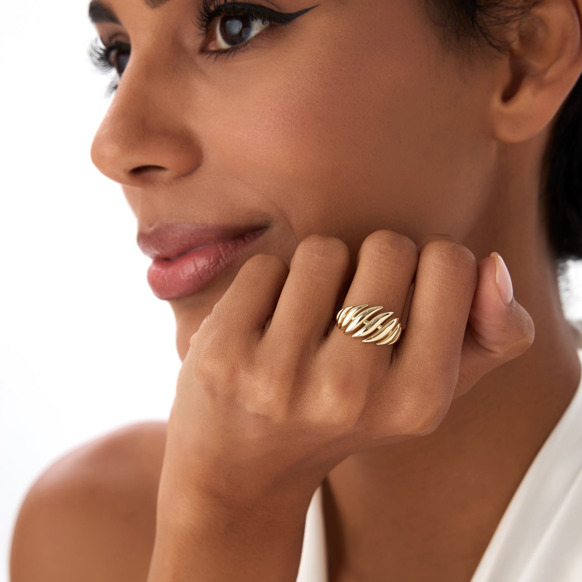 OBFJ0431 - 14k Gold Chunky Wave Dome Cocktail Ring 4