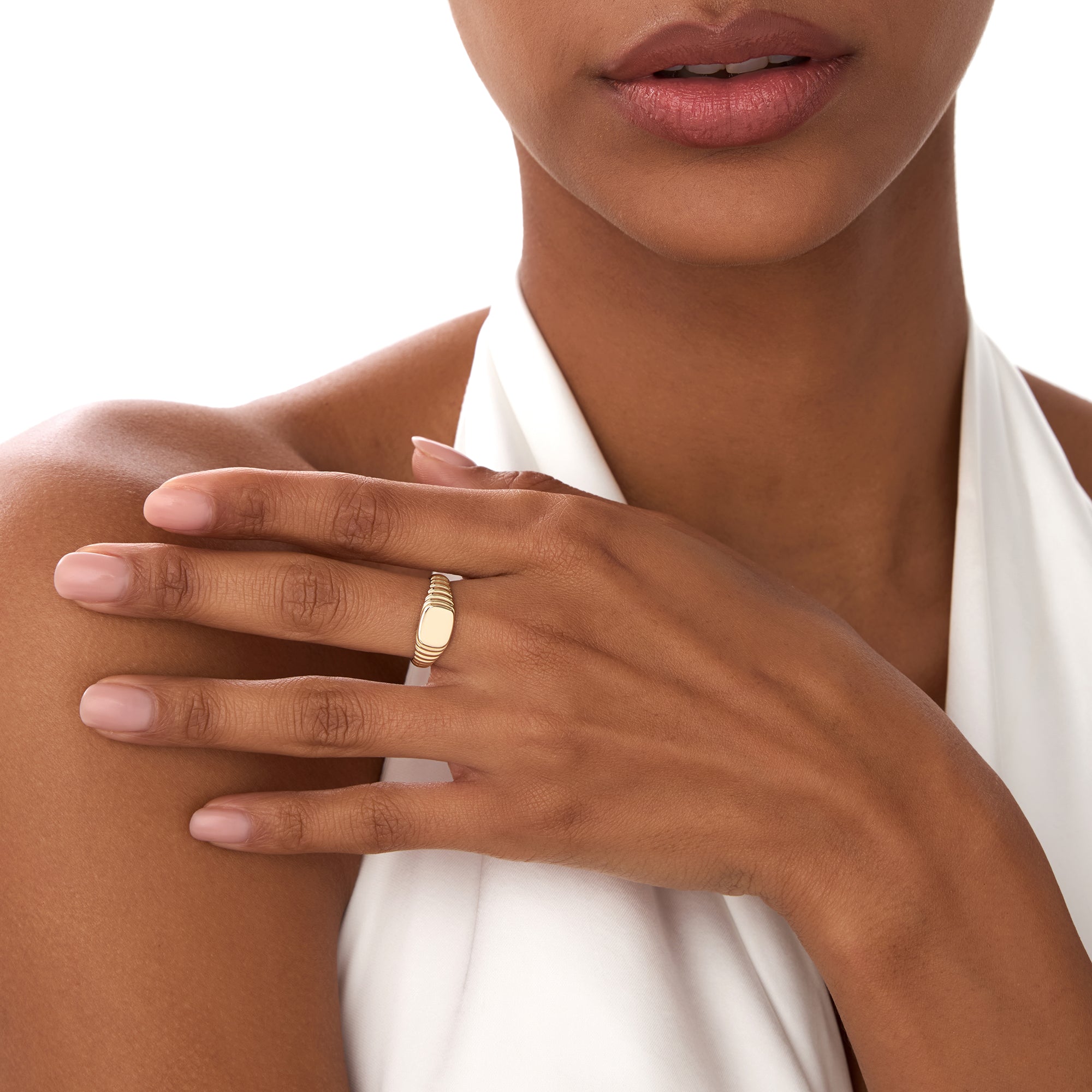 OBFJ0429 - 14k Gold Ribbed Cushion Signet Ring 5
