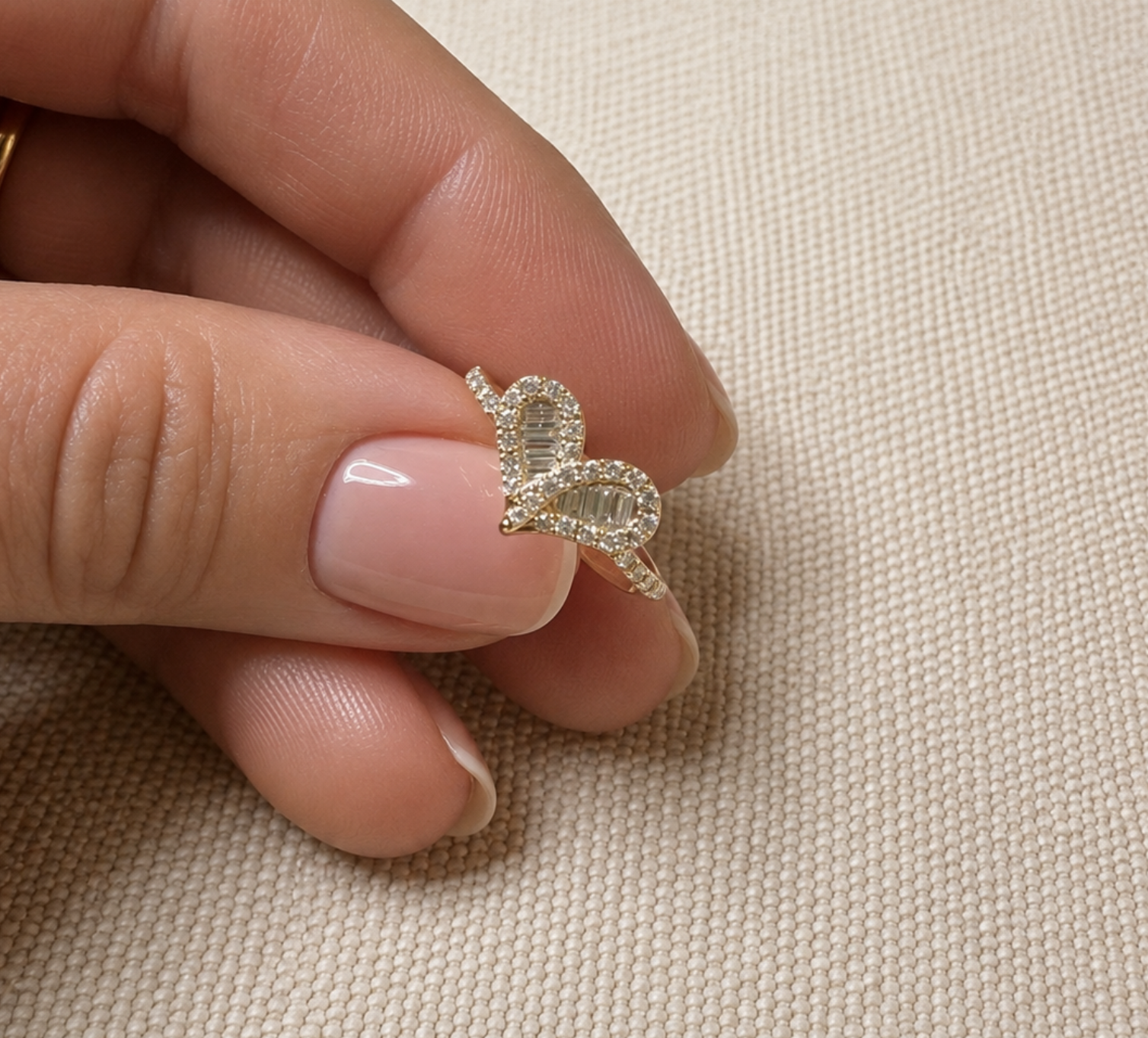 OBFJ0065 - 14k Gold Round Diamond Halo Heart Ring 2
