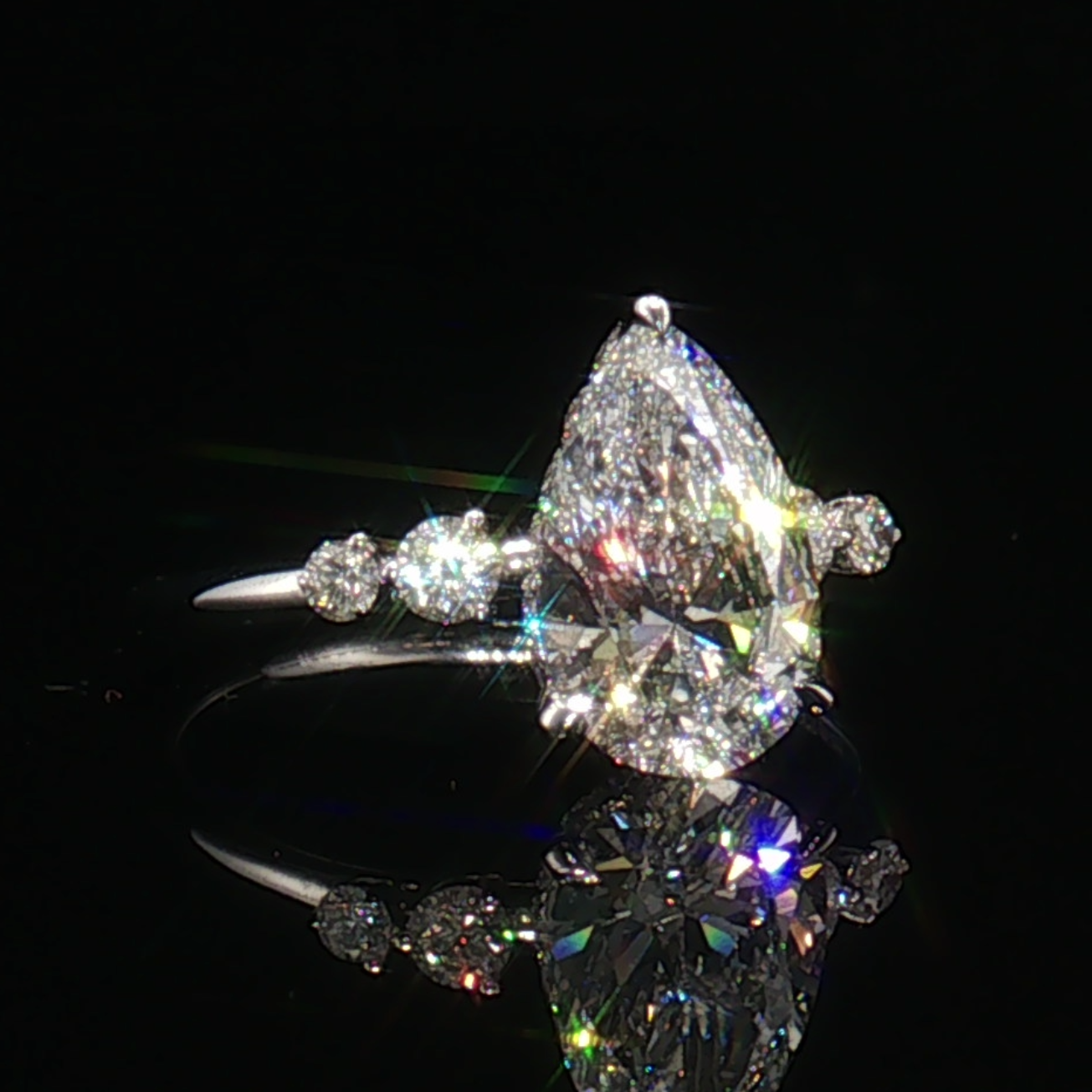 LGT0239 - [Solo Castone] Anello di Fidanzamento con Pietra Laterale a Taglio Pera Ispirato al Vintage