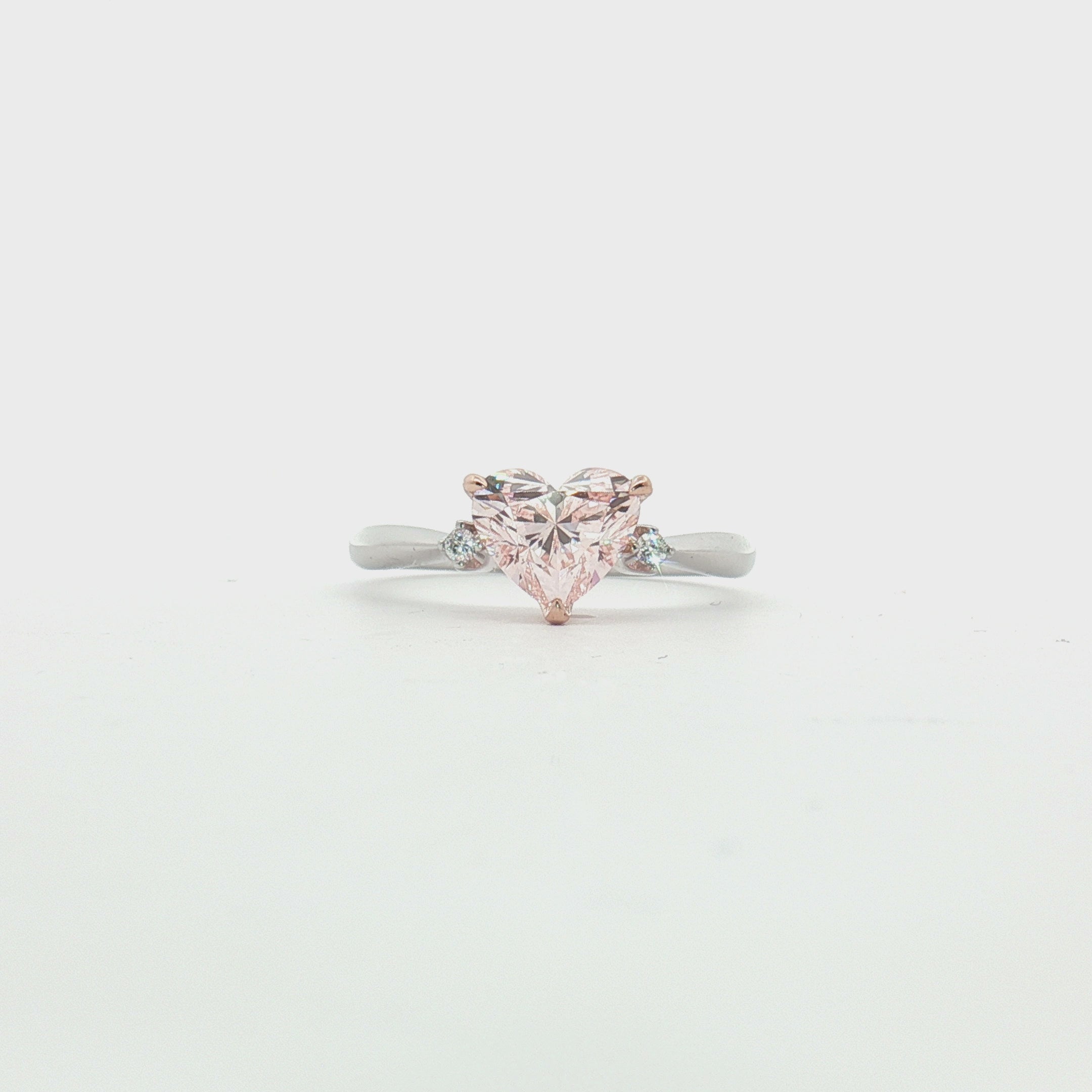 LGT1039 -  [戒托 Lamang] Side Stone Diamond Engagement Ring