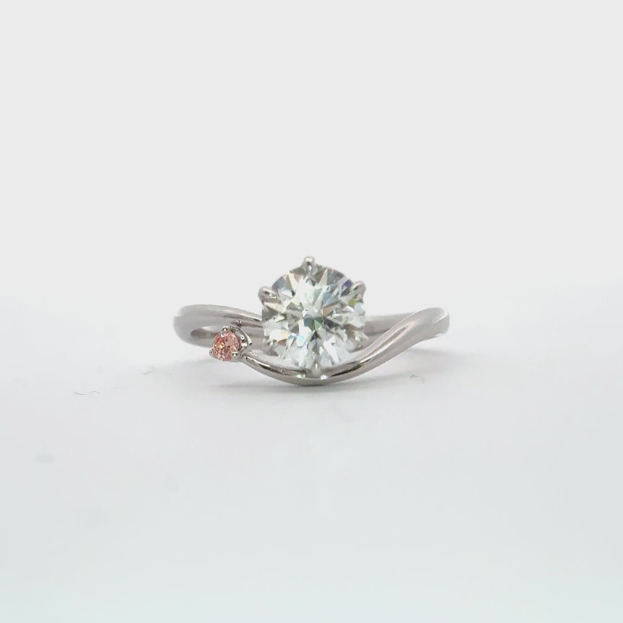 LGT201 - [戒托 Lamang] Twist Side Stone Diamond Engagement Ring
