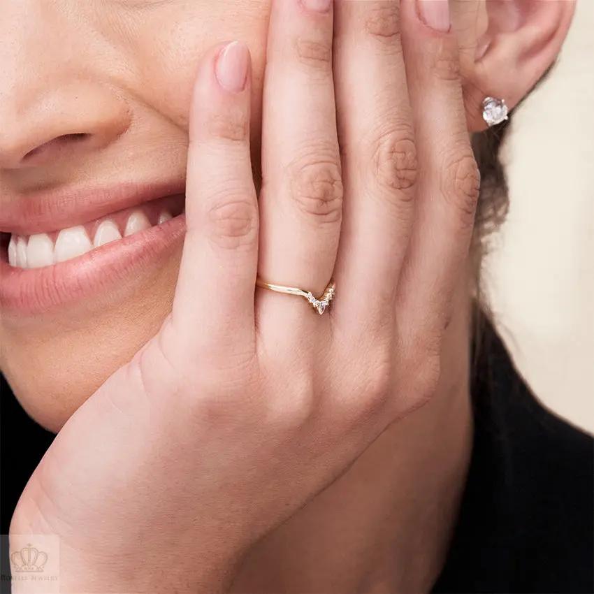 0.10CTW Lunette Diamond V Shape Wedding Band Ring - LR32 - Roselle Jewelry